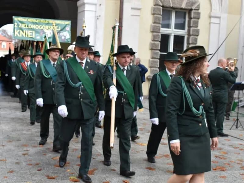 Przewodnik po zwyżkach myśliwskich – Co warto wiedzieć przed zakupem?