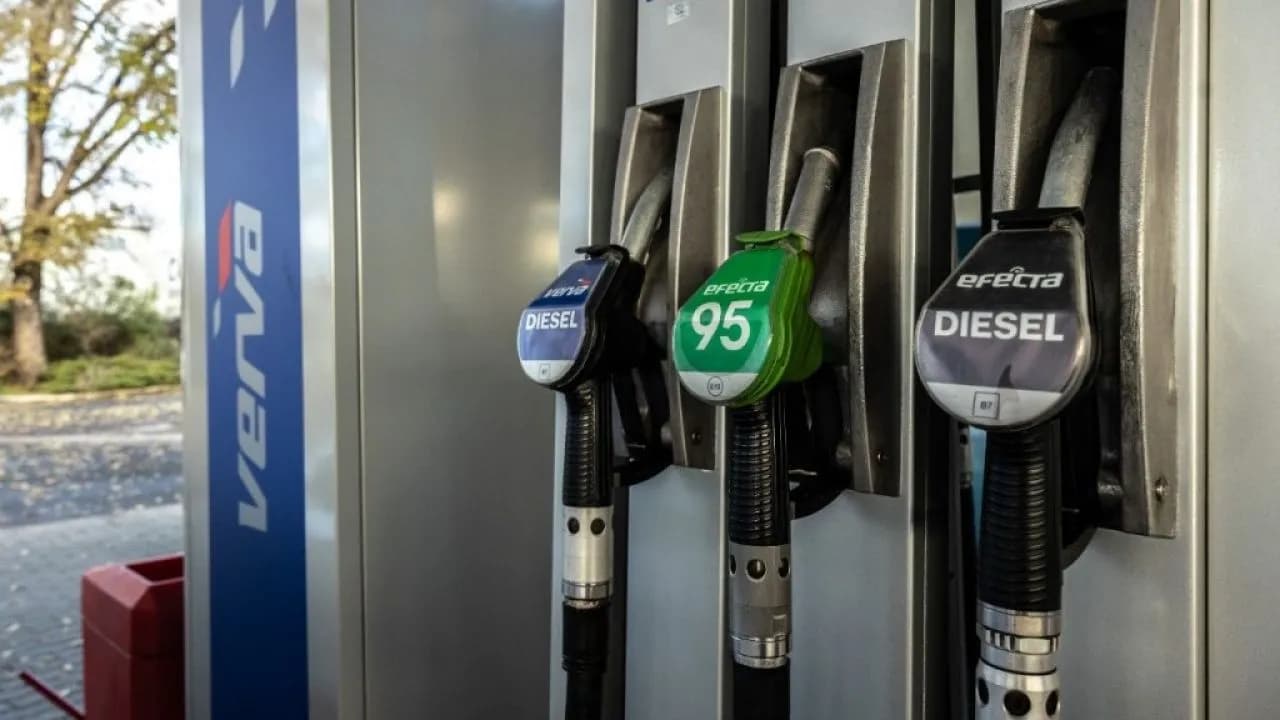 Czy można tankować na włączonym silniku? Poznaj ryzyka i przepisy