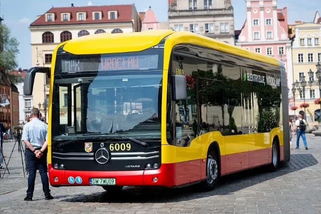 Ile zarabia kierowca MPK we Wrocławiu? Zaskakujące wyniki pensji!