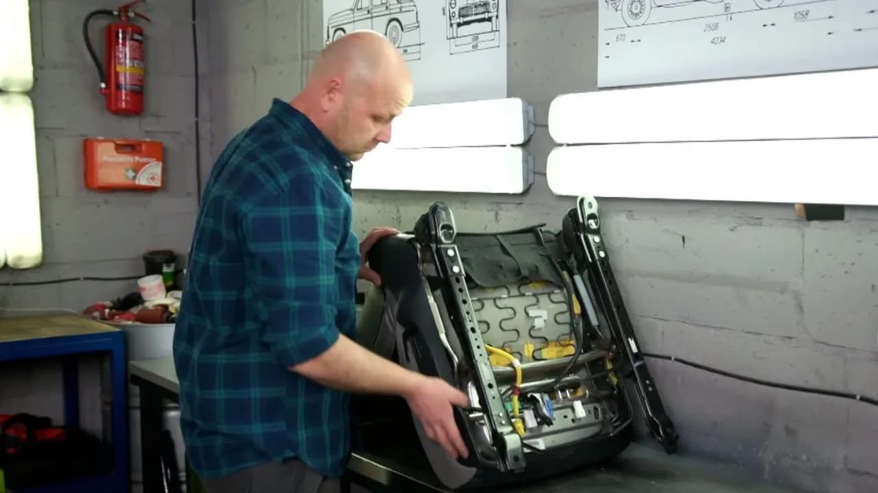 Jak rozebrać fotel kierowcy Citroen C4 Picasso bez ryzyka uszkodzeń