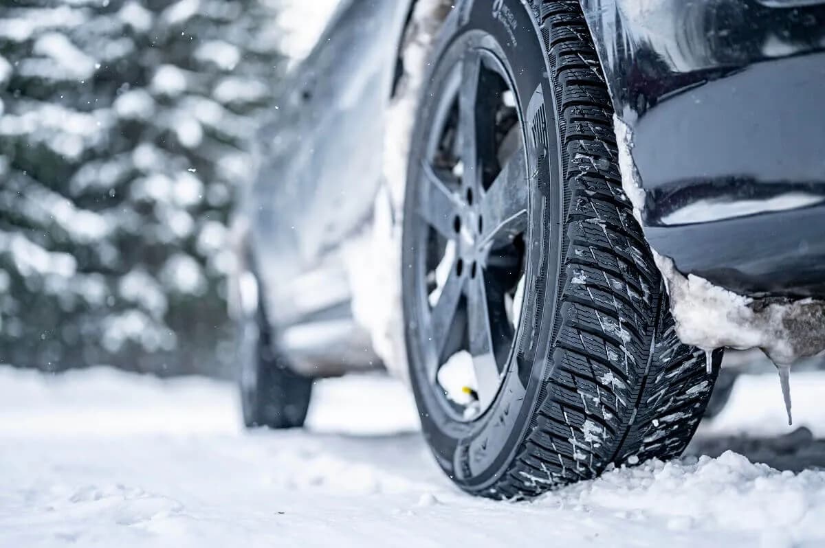 Opony zimowe czy całoroczne: Jak wybrać najlepsze dla siebie?