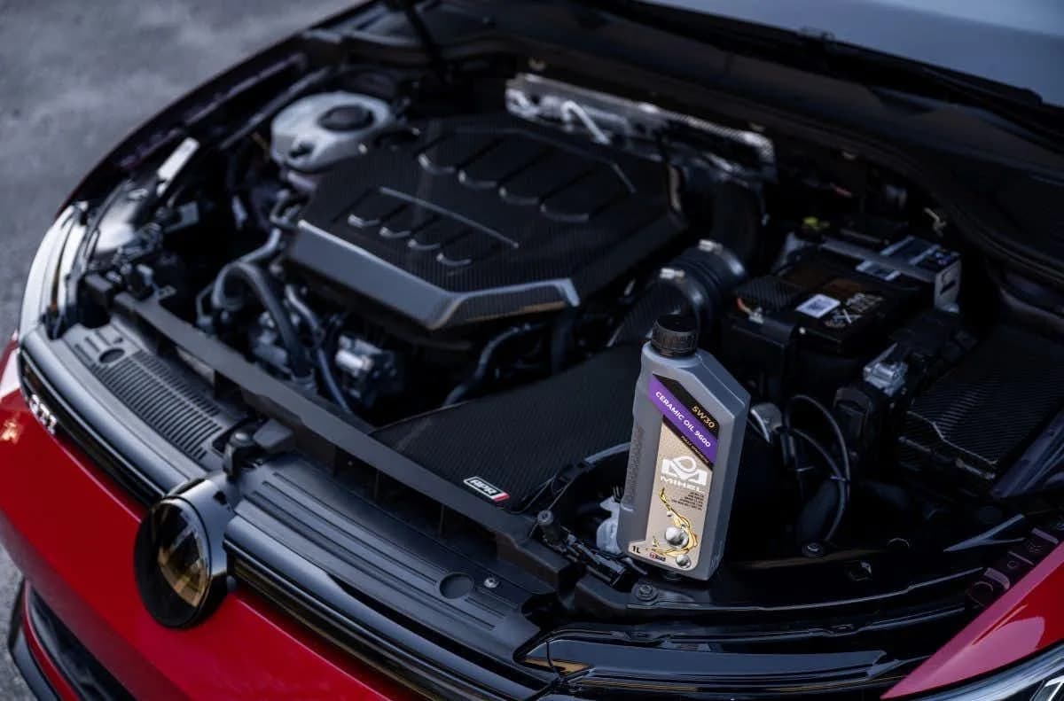 Poznaj najczęstsze objawy braku oleju w silniku, zanim będzie za późno