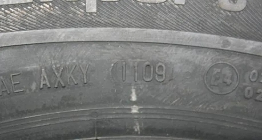 Jak sprawdzić wiek opony i uniknąć niebezpieczeństwa na drodze