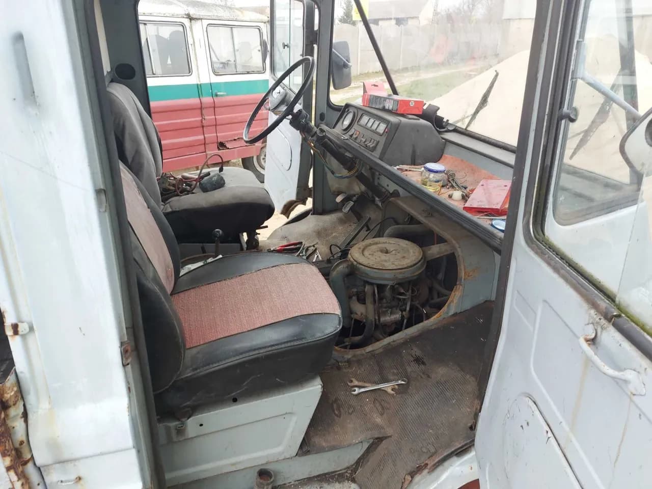 Gdzie szukać części do samochodu Żuk? – Praktyczne wskazówki