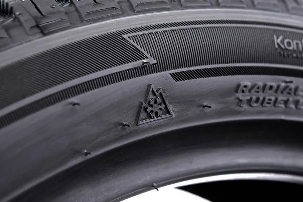 Jak rozpoznać opony wielosezonowe: 5 kluczowych cech i oznaczeń